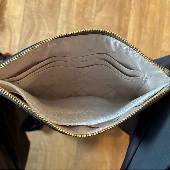 ❌Michael Kors Jet Set Zip Clutch Wristlet Glossy Black - Picture 8 of 10